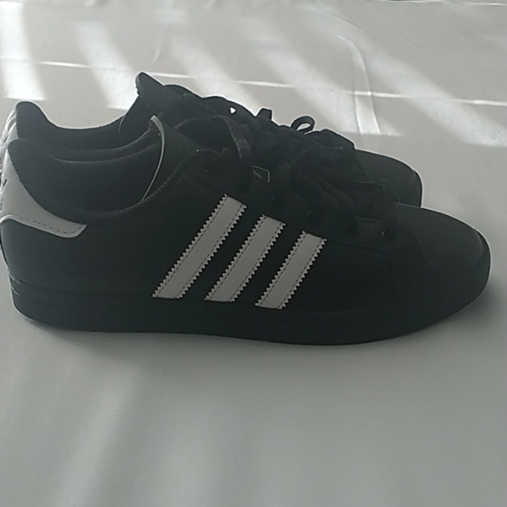 Adidas shoes ,size 5 kids,black